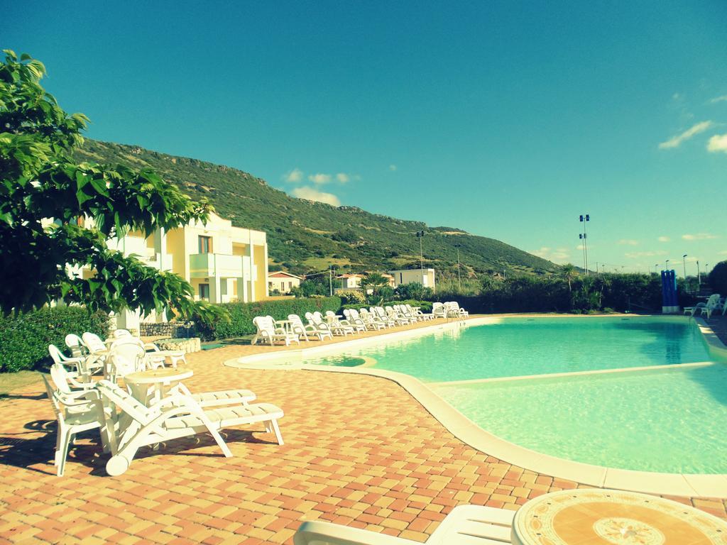 Resort Isola Rossa Bosa Bagian luar foto