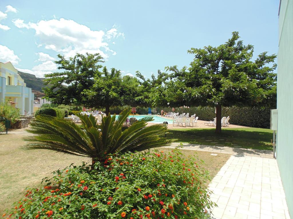 Resort Isola Rossa Bosa Bagian luar foto