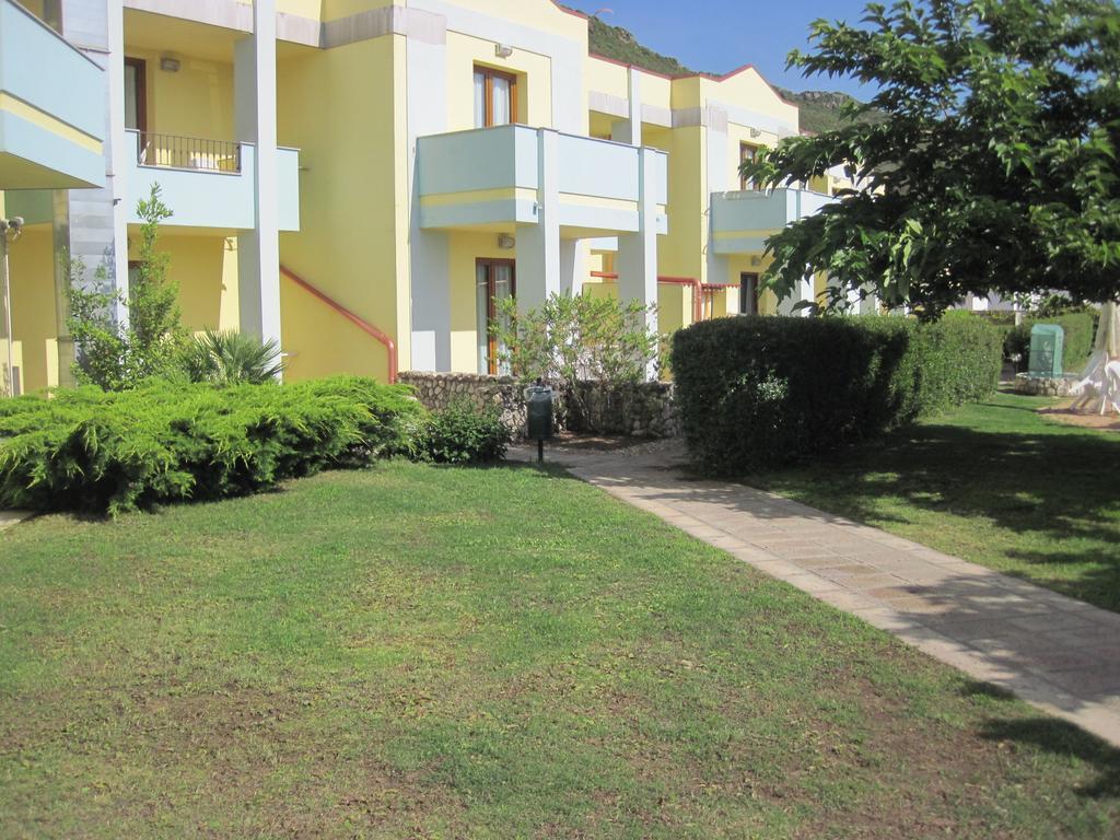 Resort Isola Rossa Bosa Bagian luar foto