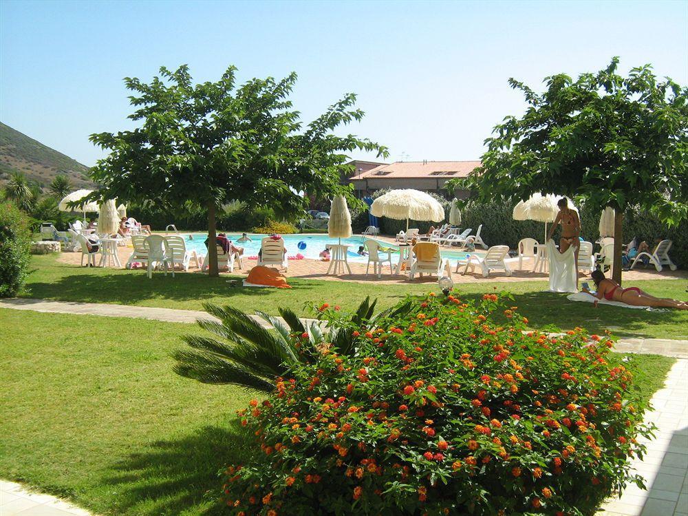 Resort Isola Rossa Bosa Bagian luar foto