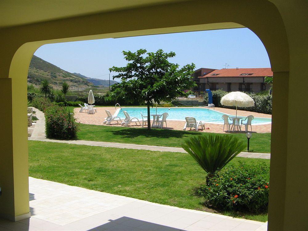 Resort Isola Rossa Bosa Bagian luar foto